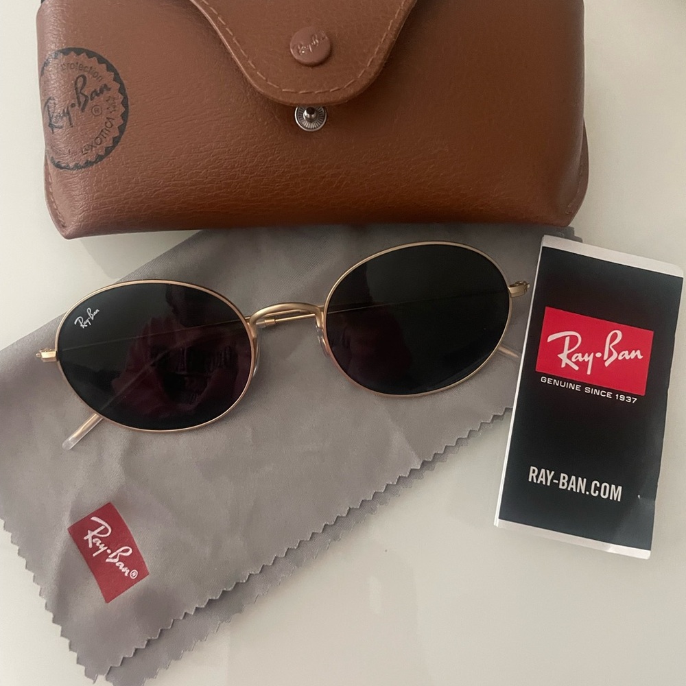 Ray-Ban Oval Sunglasses - Gold and Black